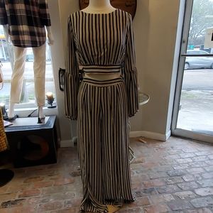 Two-piece set with crop top and wrap pants